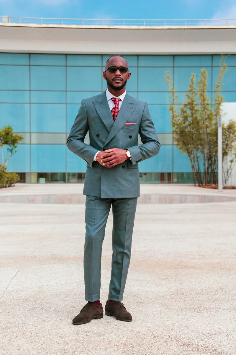 Costum business gri antracit double-breasted, stil executive